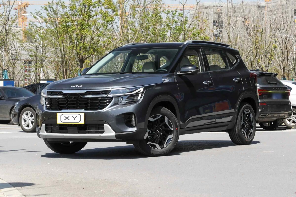KIA Seltos grey