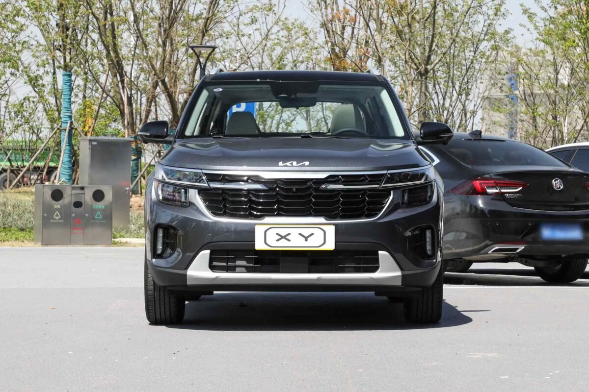 KIA Seltos grey