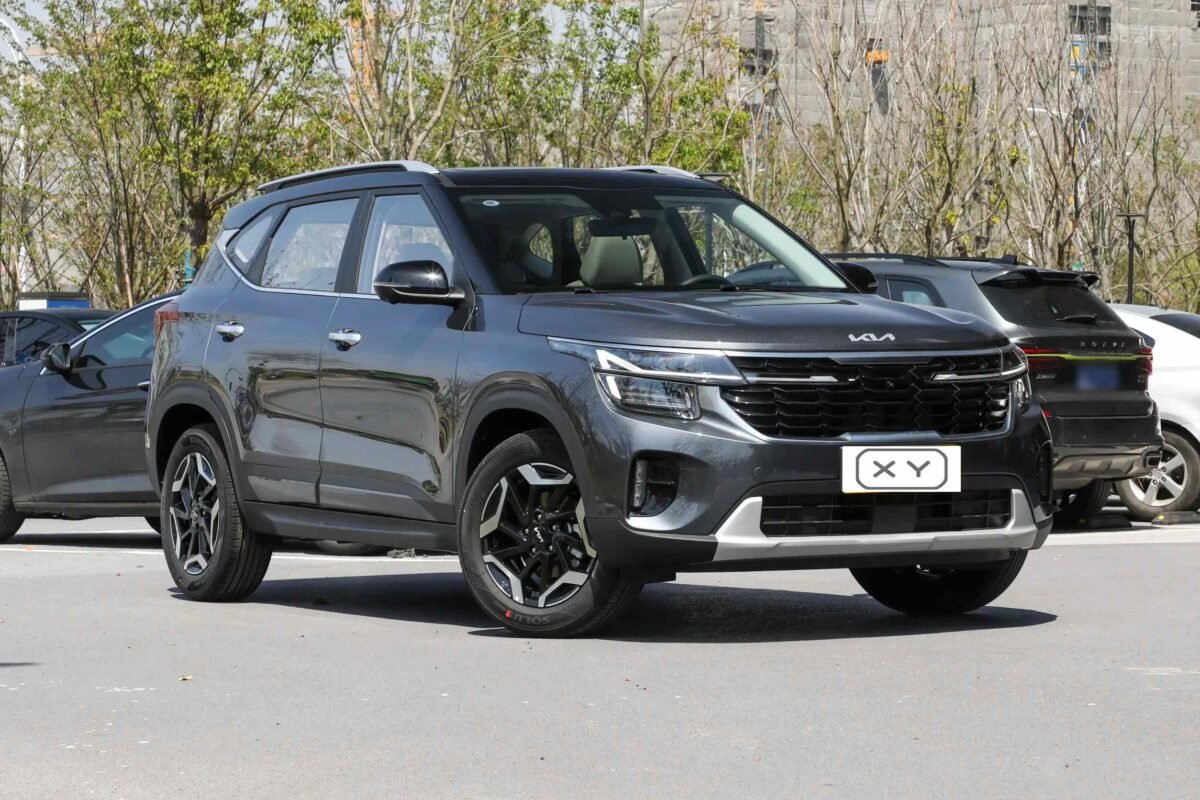 KIA Seltos grey