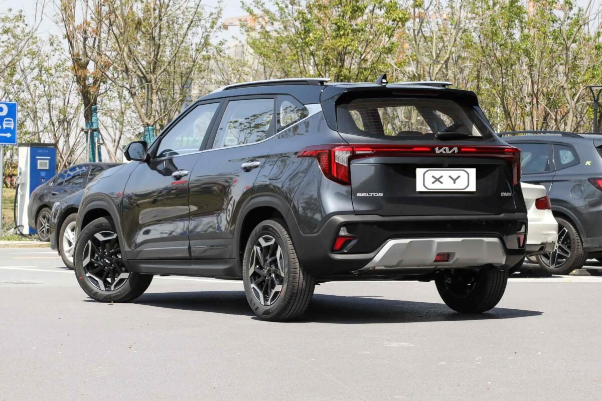 KIA Seltos grey