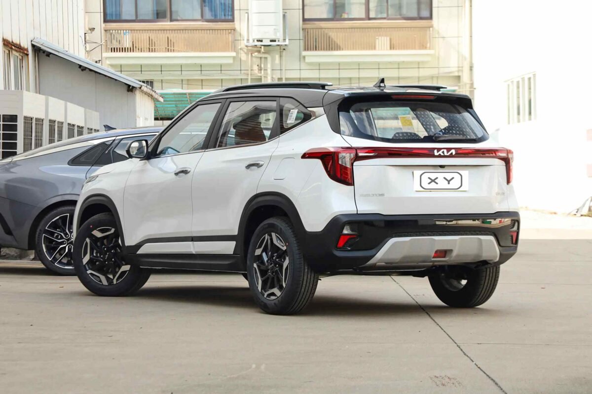 KIA Seltos White+Black Top