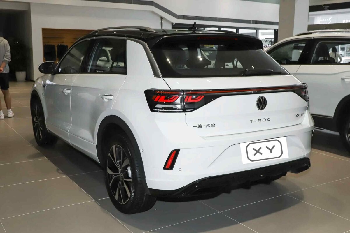 Volkswagen T-ROC white