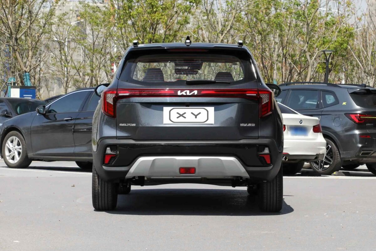 KIA Seltos grey