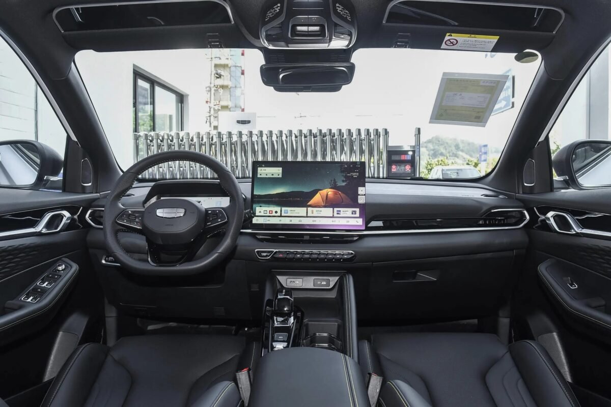 Geely Coolray Confident White
