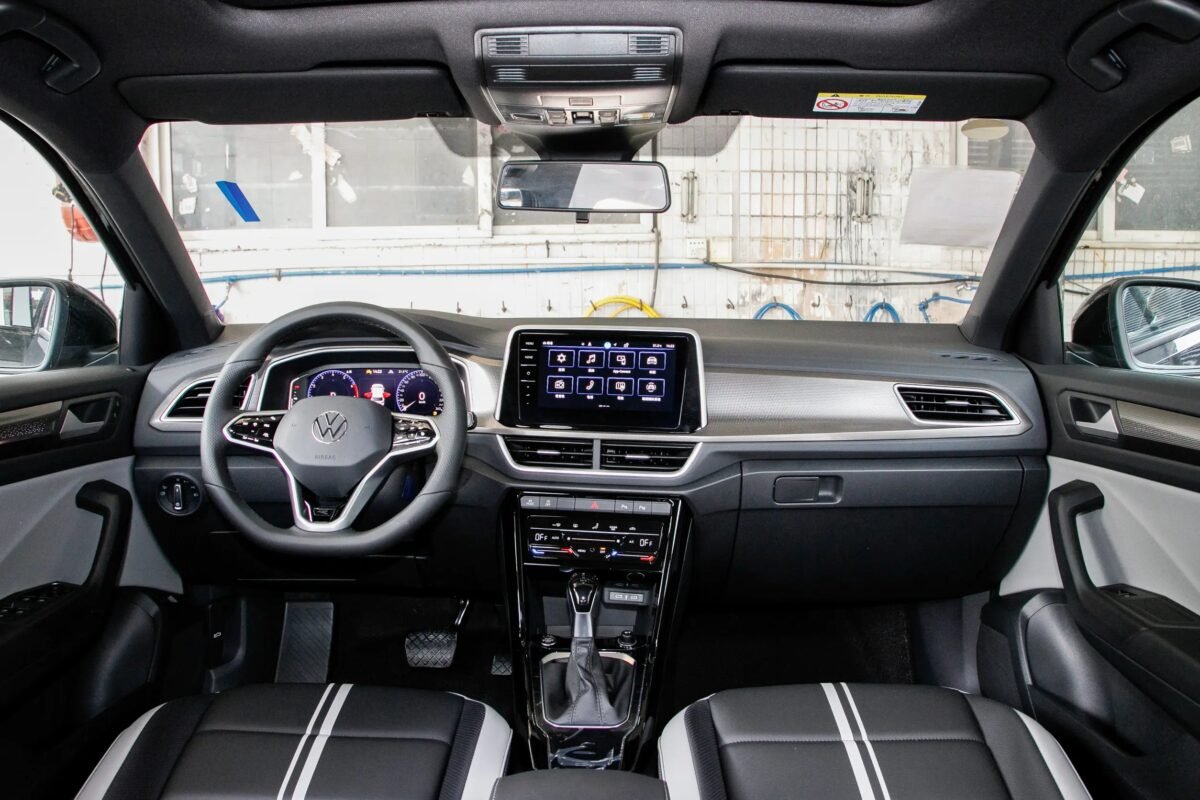 Volkswagen T-ROC black