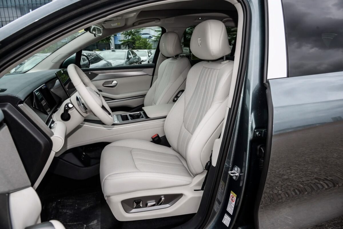 BYD TANG L EV