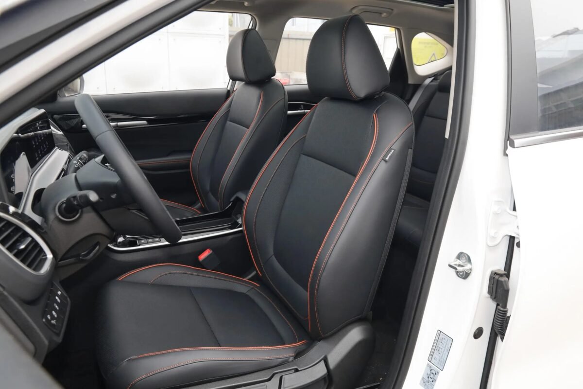 KIA Seltos White+Black Top