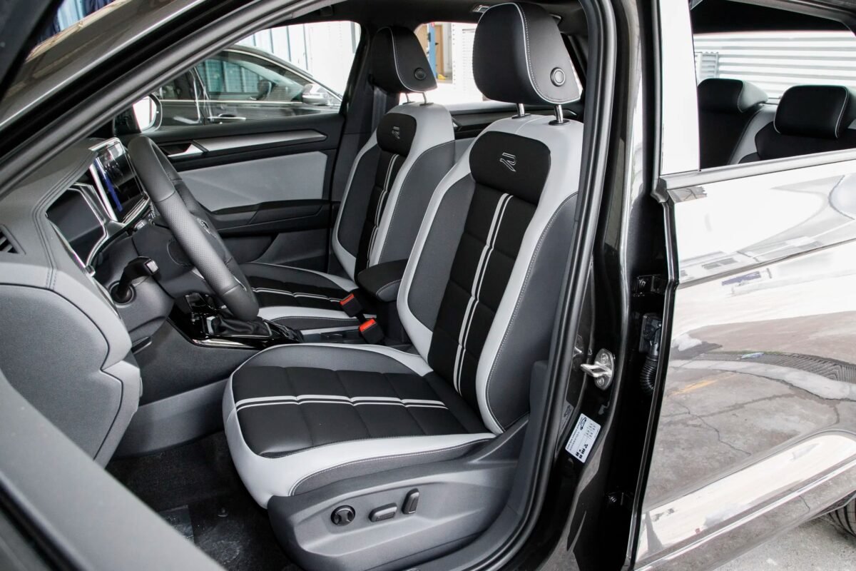 Volkswagen T-ROC black