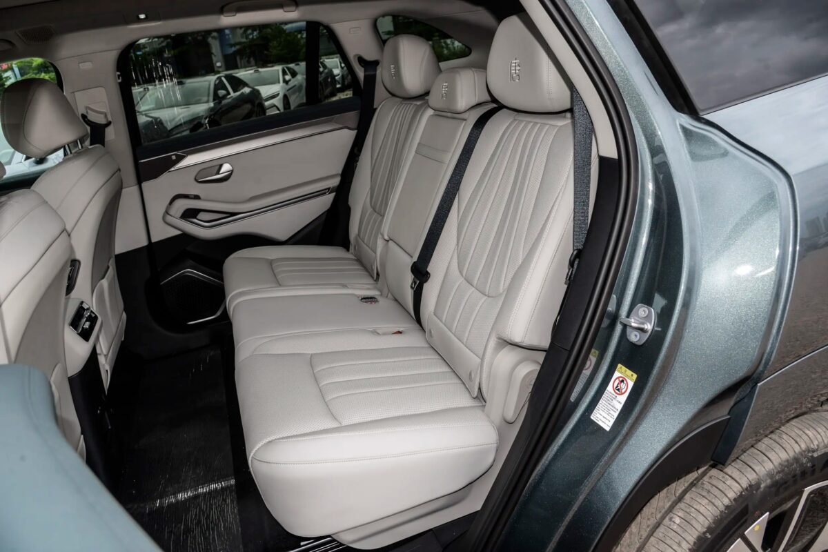 BYD TANG L EV