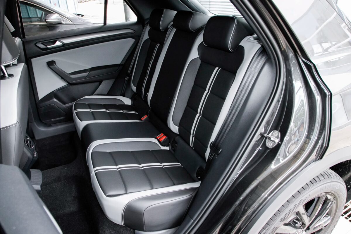 Volkswagen T-ROC black